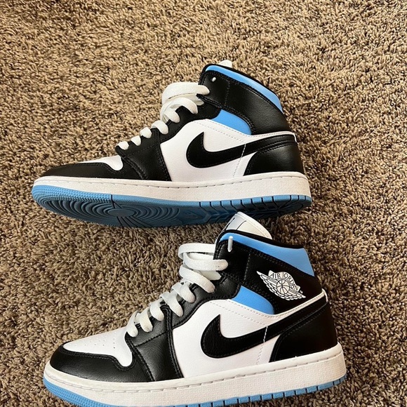 Nike Shoes - Nike Air Jordan 1 Mid’s University Black White